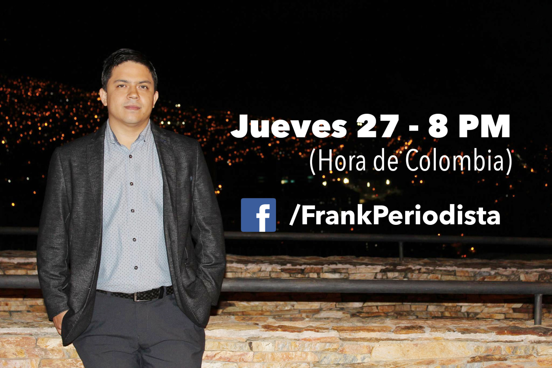 Frank Zapata en blazer con las luces de la ciudad de noche detrás
